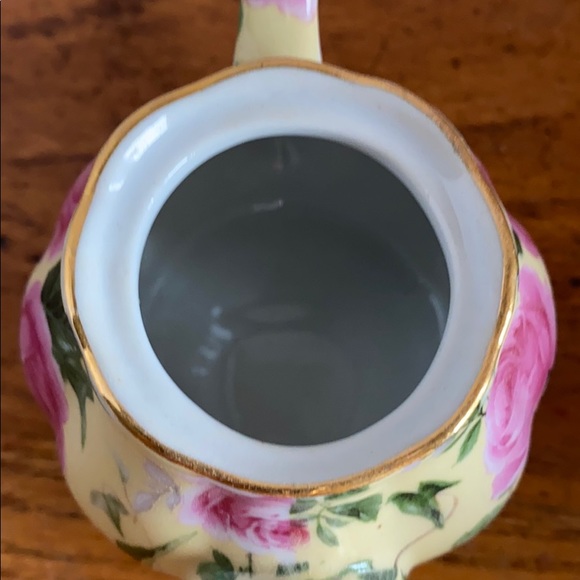 (2) Special place miniature China tea pots - Picture 9 of 9